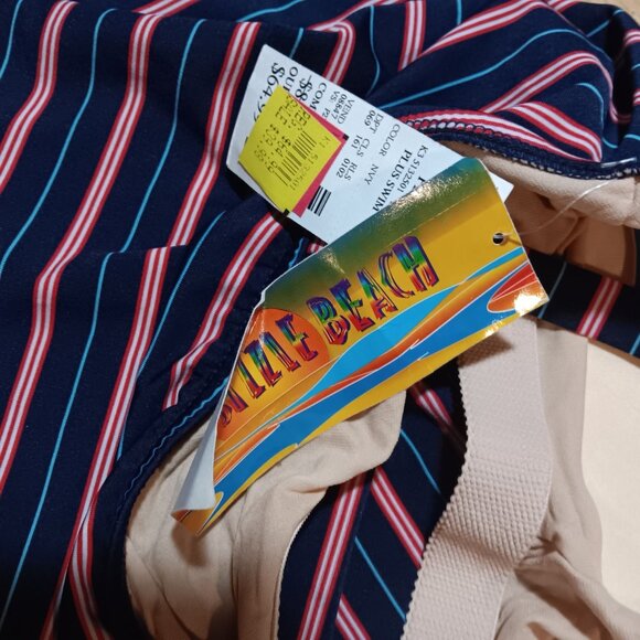 Women's 18W New NWT Striped Tankini Top Only Built-In Bra Sizzle Beach - Picture 4 of 5